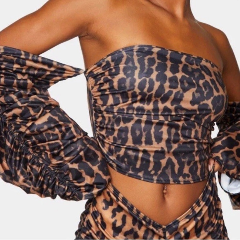 NWT PRETTYLITTLETHING Slinky Leopard Bardot Crop Top – Size 4 (US) 🐆✨ - Picture 2 of 7